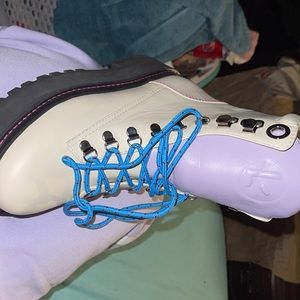 New size size 5 woman Larroude RARE